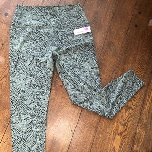 NWT Beyond Yoga Jungle Palm Leggings